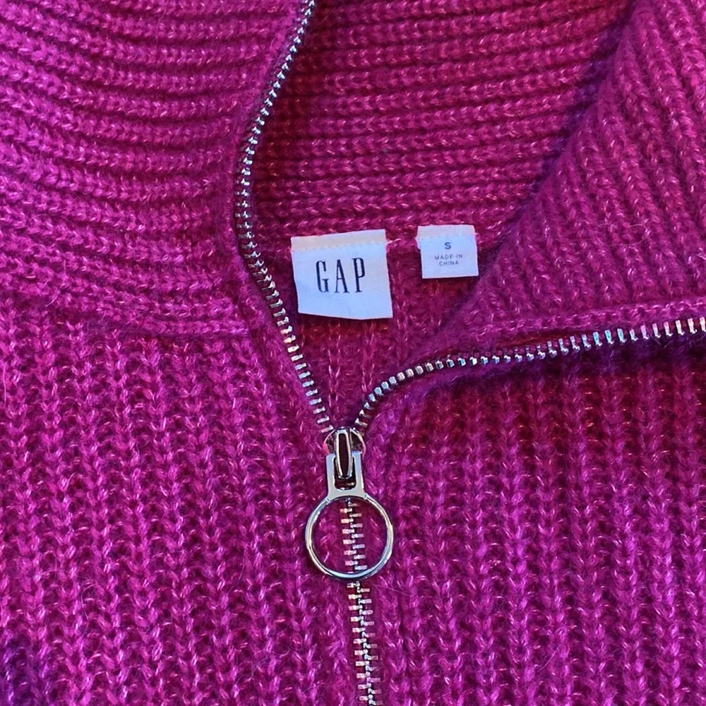 Gap Sweater- Excellent condition! - Picture 2 of 3